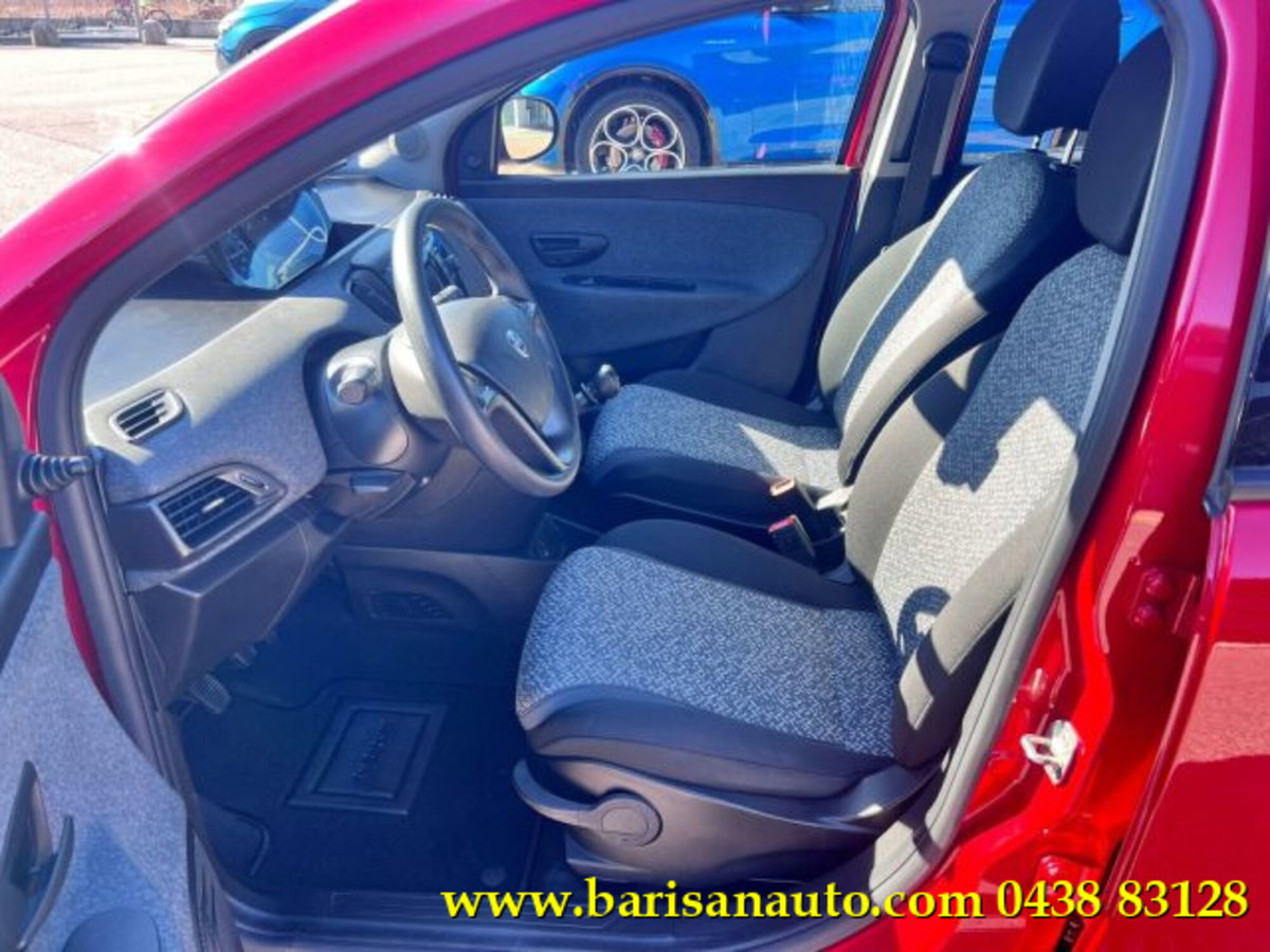Lancia Ypsilon 1.0 FireFly 5 porte S&S Hybrid Silver Plus (5)