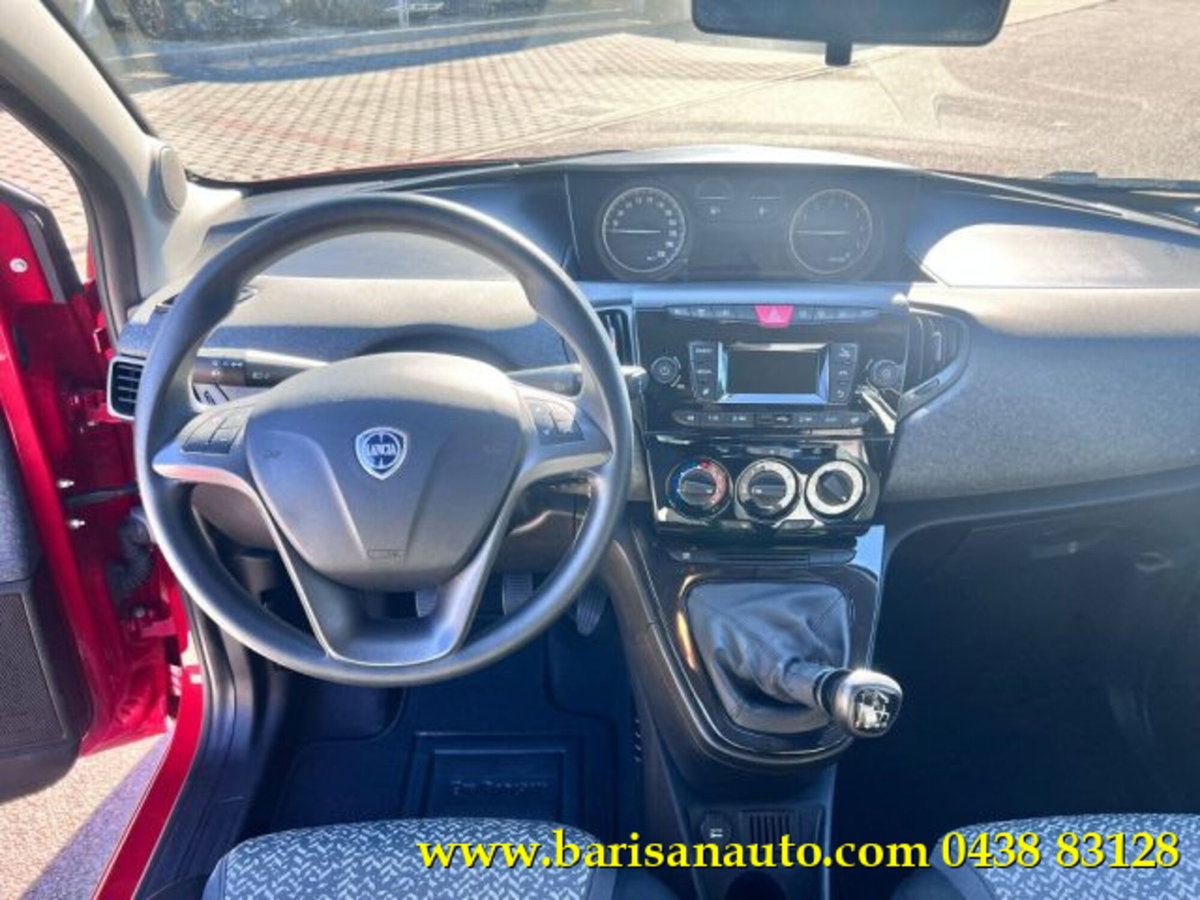 Lancia Ypsilon 1.0 FireFly 5 porte S&S Hybrid Silver Plus (9)