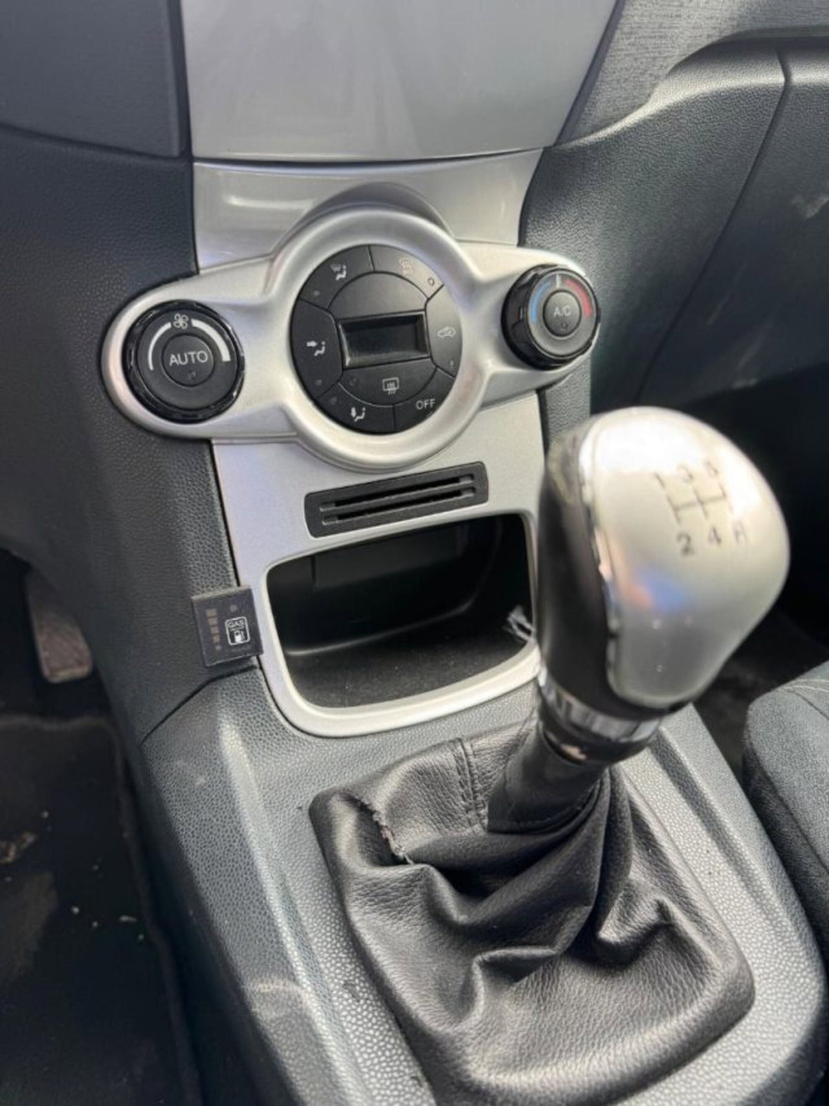 Ford Fiesta 1.2 82 CV 5 porte Titanium (12)