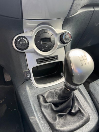 Ford Fiesta 1.2 82 CV 5 porte Titanium (12)