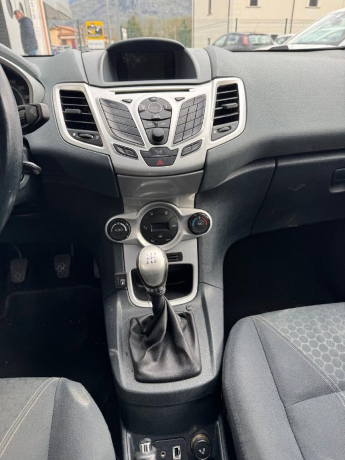 Ford Fiesta 1.2 82 CV 5 porte Titanium (9)