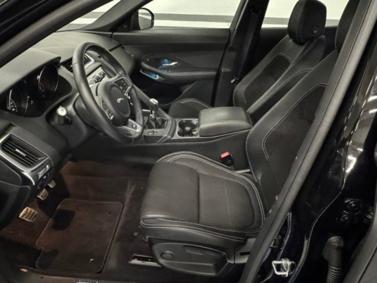 Jaguar E-Pace 2.0D 150 CV R-Dynamic (10)