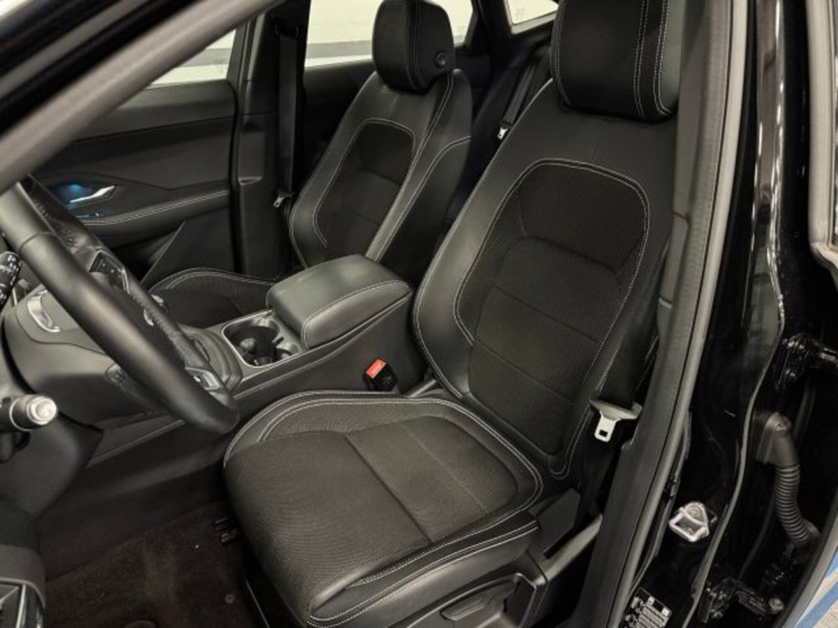 Jaguar E-Pace 2.0D 150 CV R-Dynamic (11)