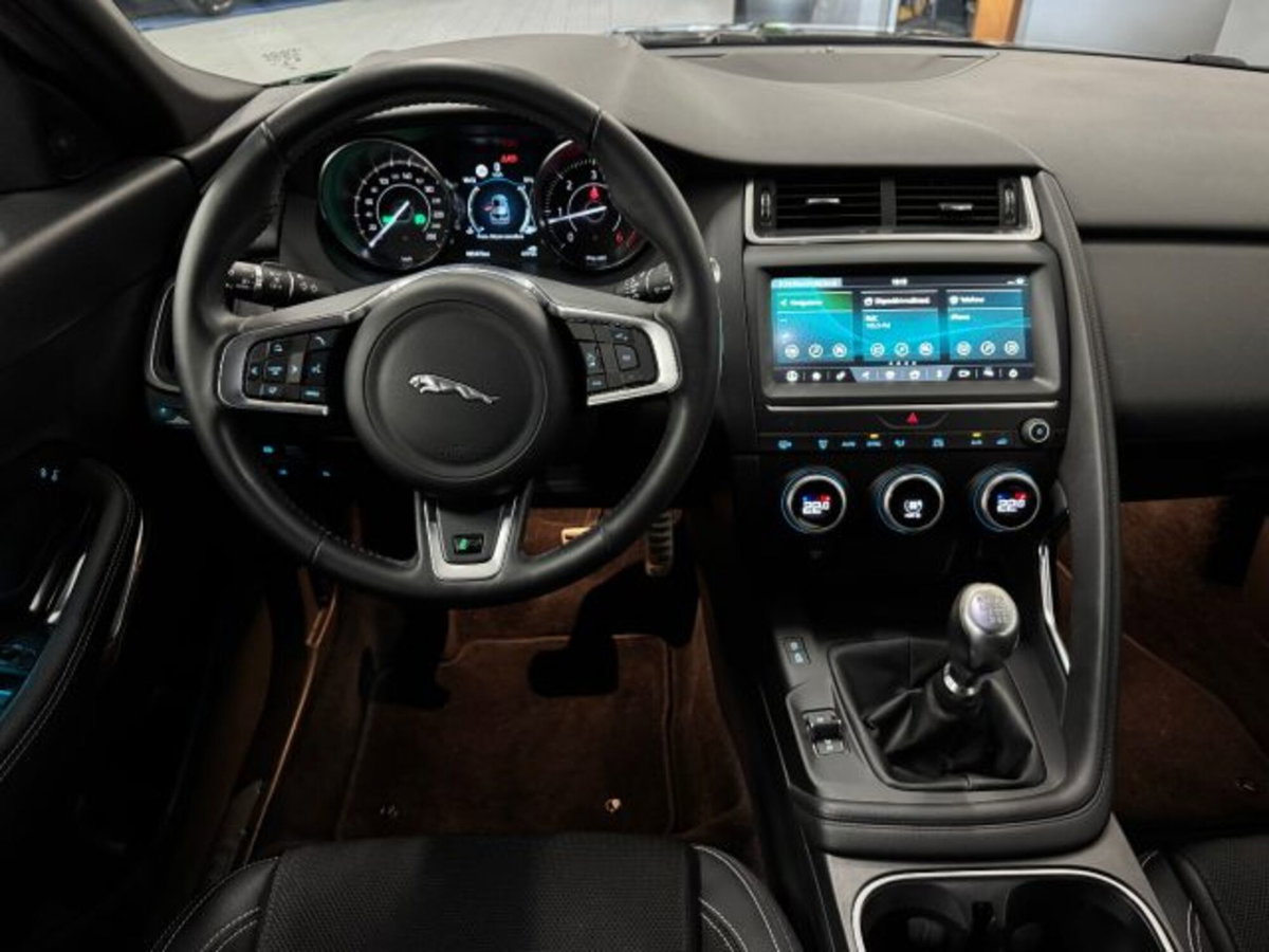 Jaguar E-Pace 2.0D 150 CV R-Dynamic (12)