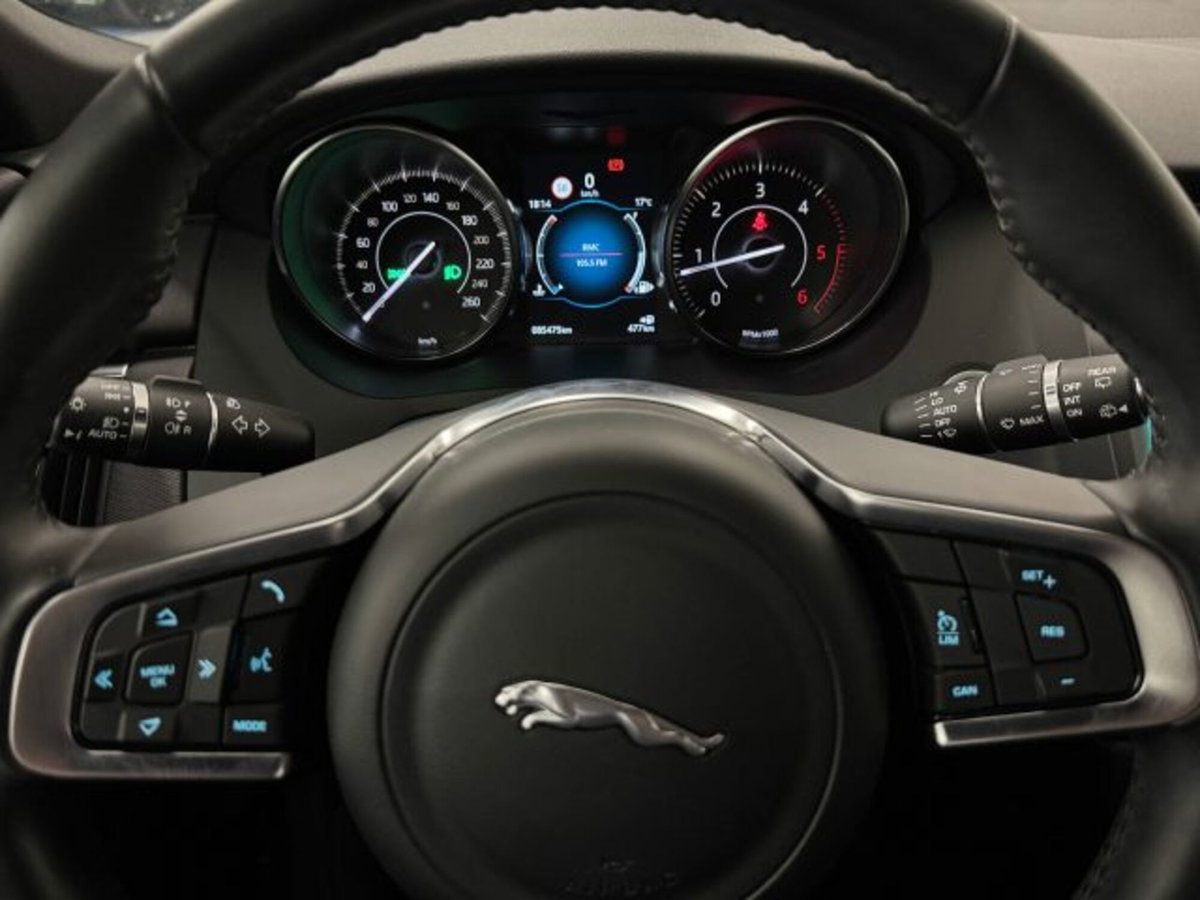 Jaguar E-Pace 2.0D 150 CV R-Dynamic (14)