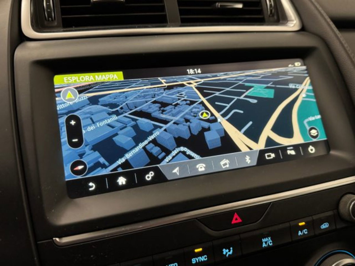 Jaguar E-Pace 2.0D 150 CV R-Dynamic (15)