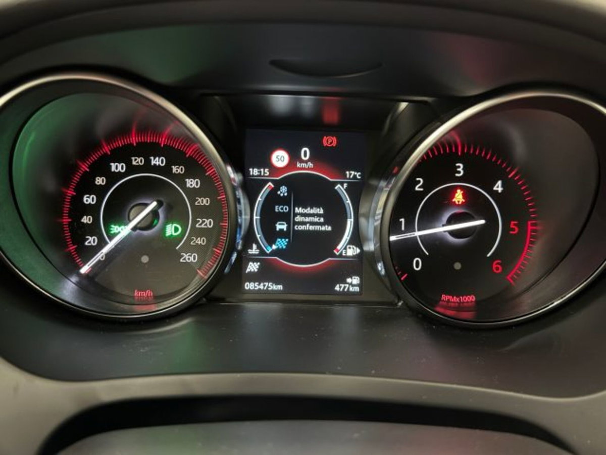 Jaguar E-Pace 2.0D 150 CV R-Dynamic (18)