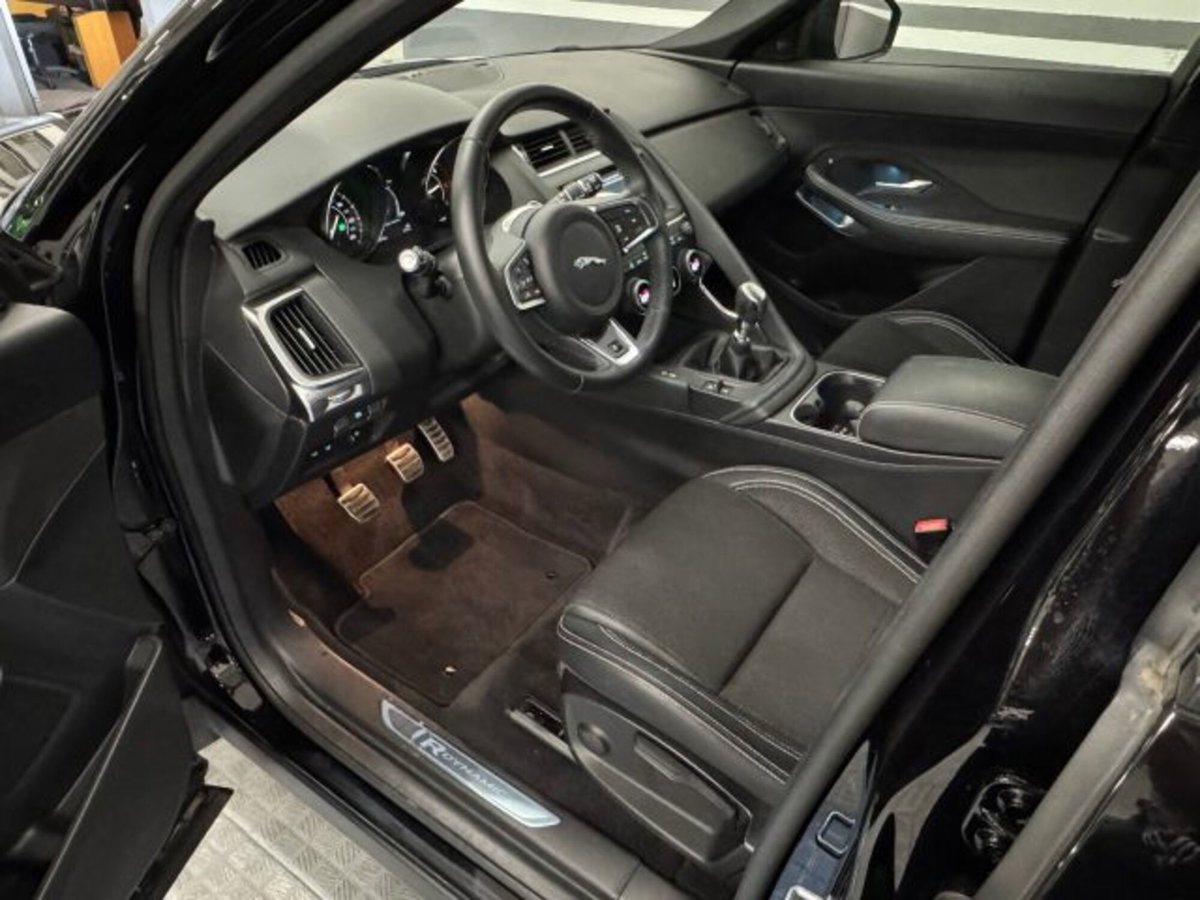 Jaguar E-Pace 2.0D 150 CV R-Dynamic (9)