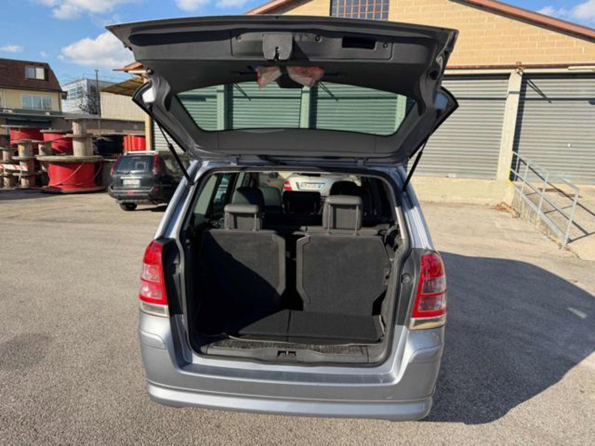 Opel Zafira 1.8 16V VVT Cosmo (12)