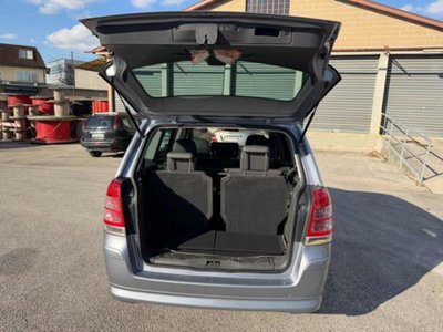 Opel Zafira 1.8 16V VVT Cosmo (12)