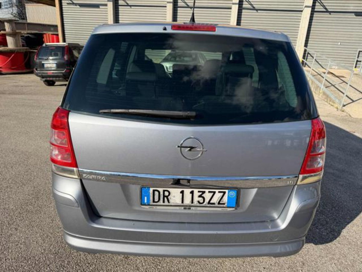 Opel Zafira 1.8 16V VVT Cosmo (15)
