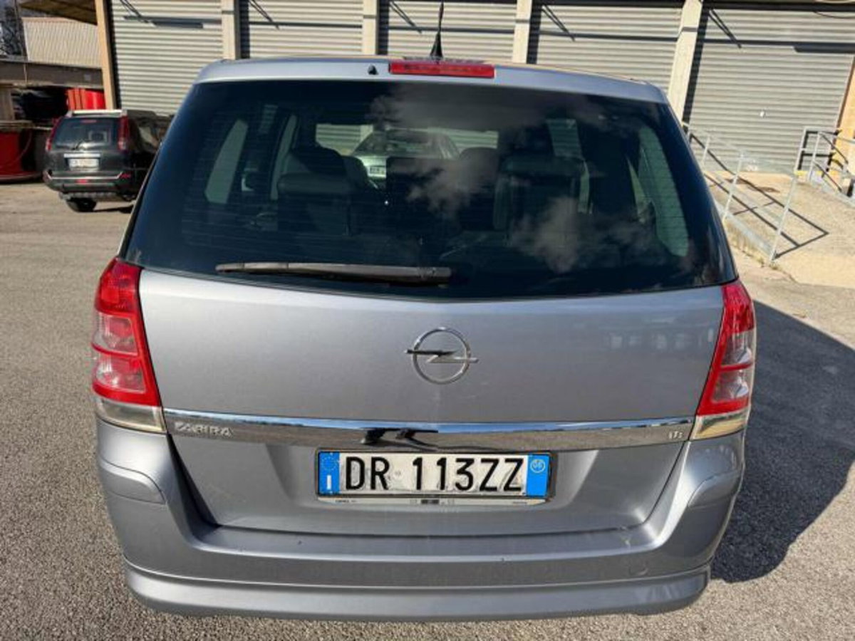 Opel Zafira 1.8 16V VVT Cosmo (16)