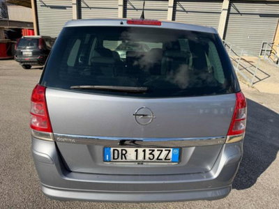 Opel Zafira 1.8 16V VVT Cosmo (16)