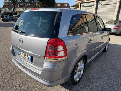 Opel Zafira 1.8 16V VVT Cosmo (17)