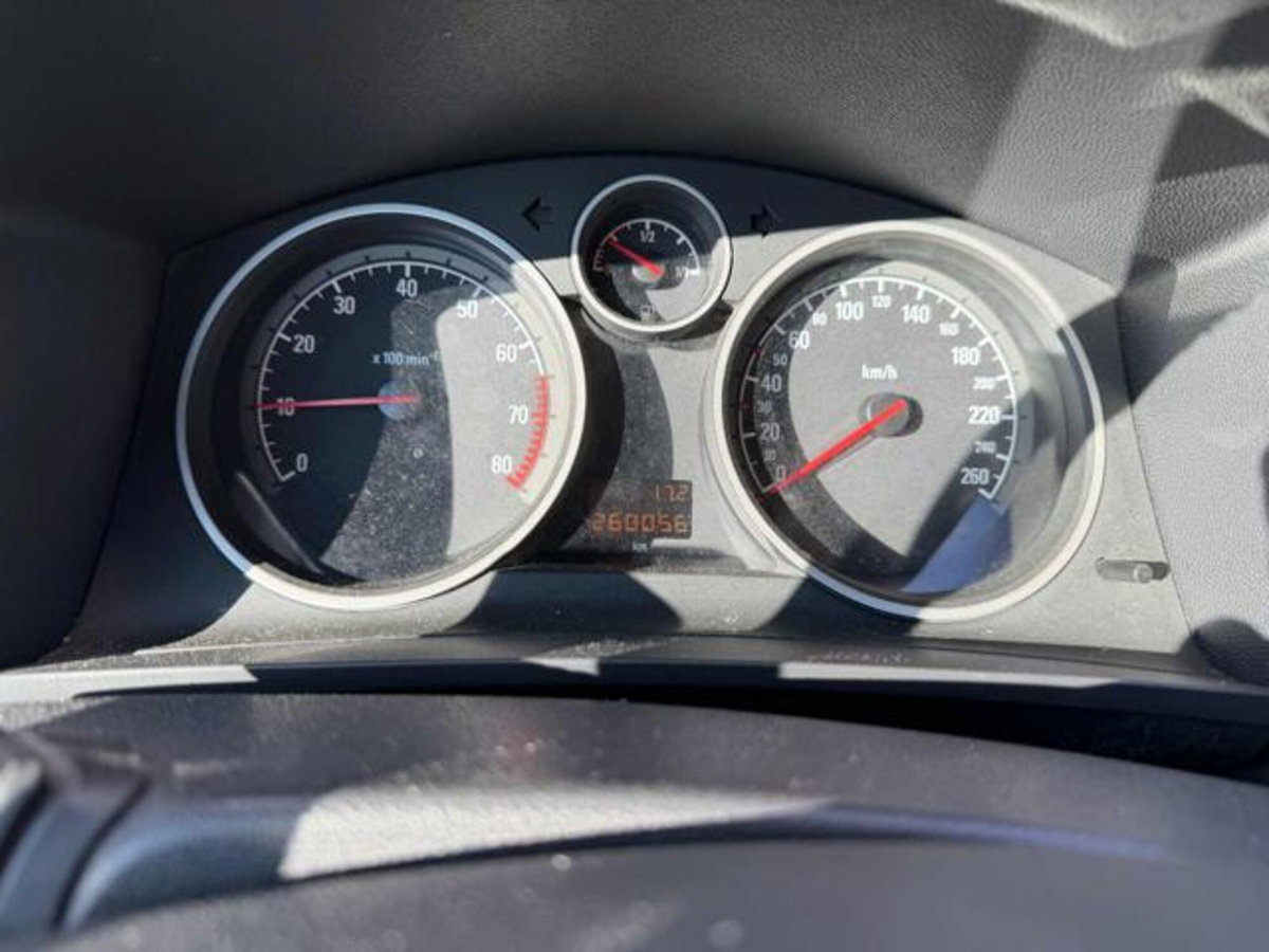 Opel Zafira 1.8 16V VVT Cosmo (5)