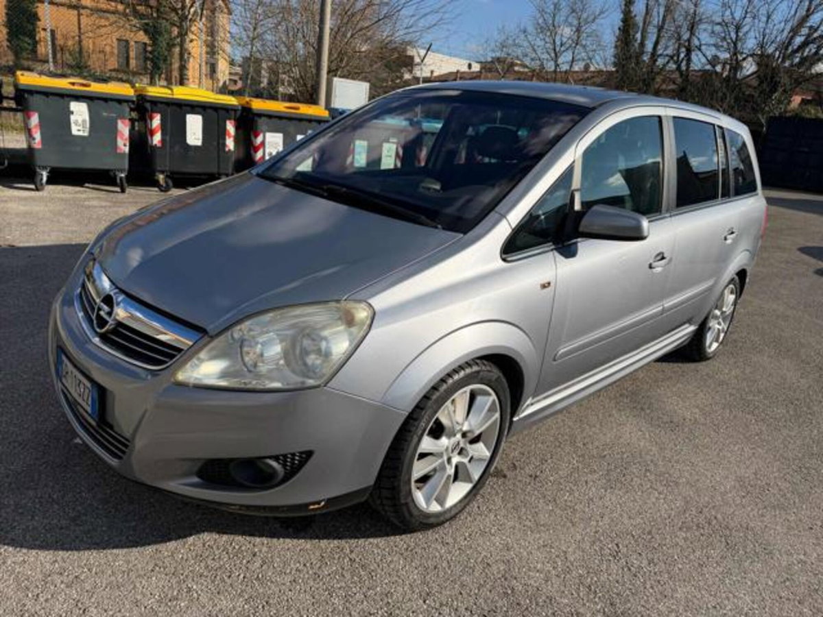 Opel Zafira 1.8 16V VVT Cosmo (6)