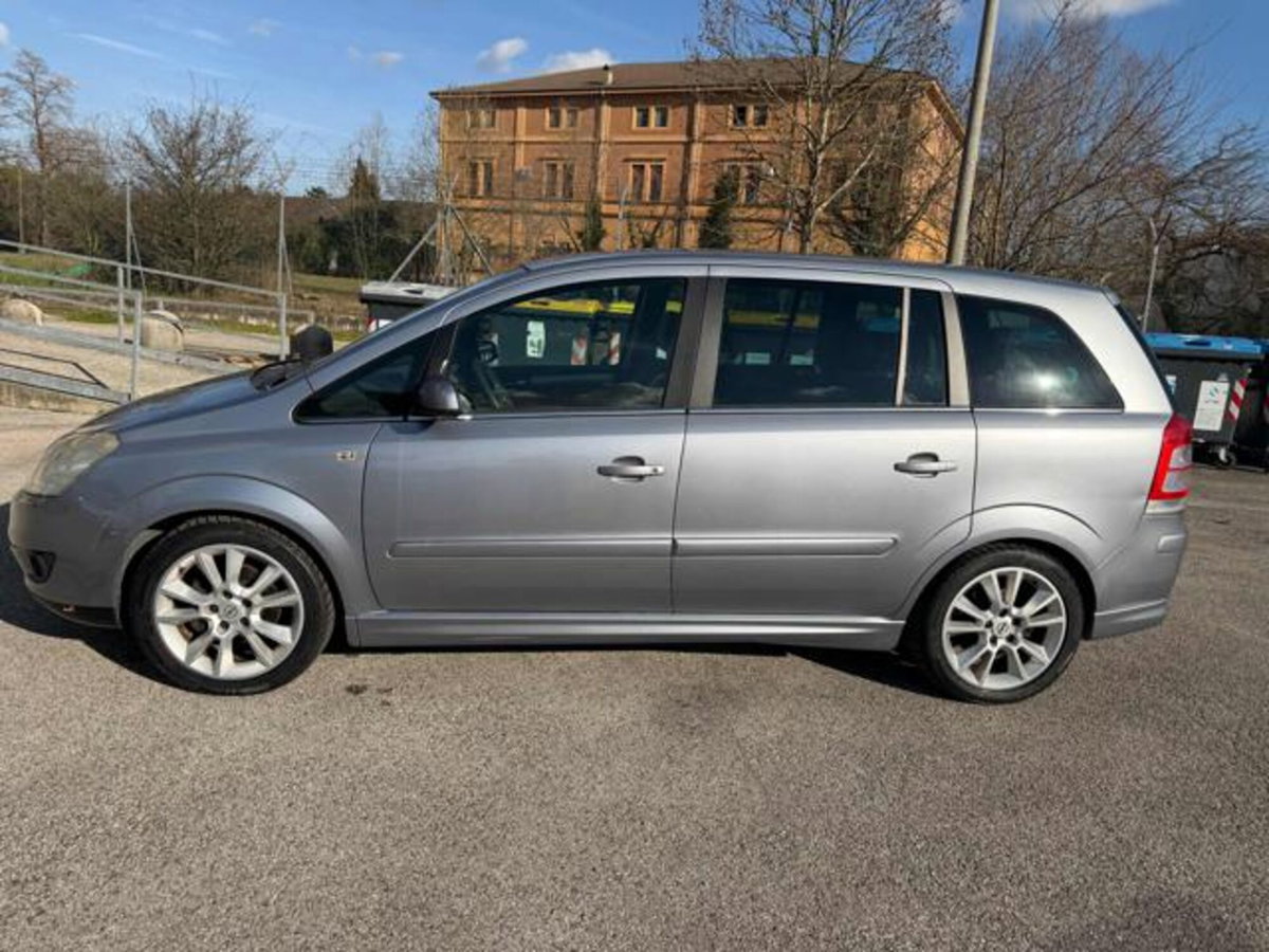 Opel Zafira 1.8 16V VVT Cosmo (7)