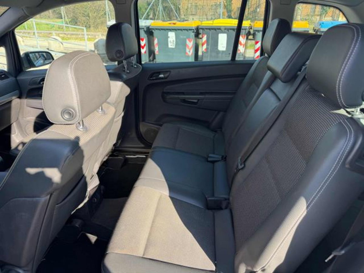 Opel Zafira 1.8 16V VVT Cosmo (9)