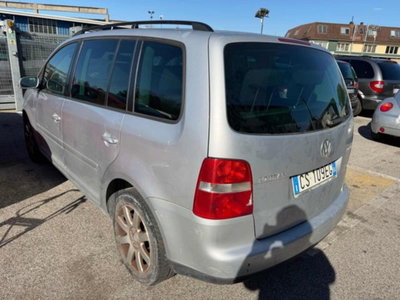 Volkswagen Touran 16V TDI Highline (12)
