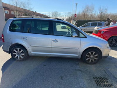 Volkswagen Touran 16V TDI Highline (13)