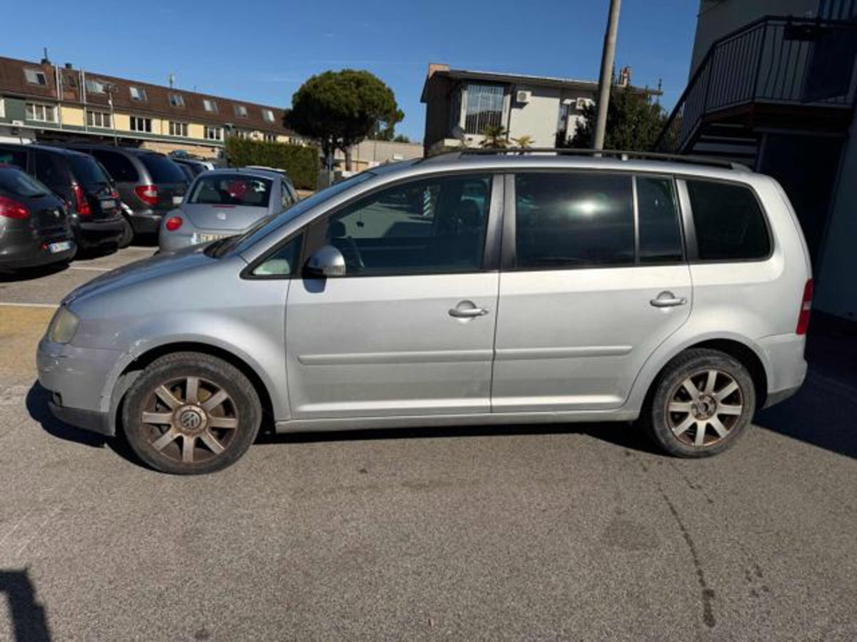 Volkswagen Touran 16V TDI Highline (14)