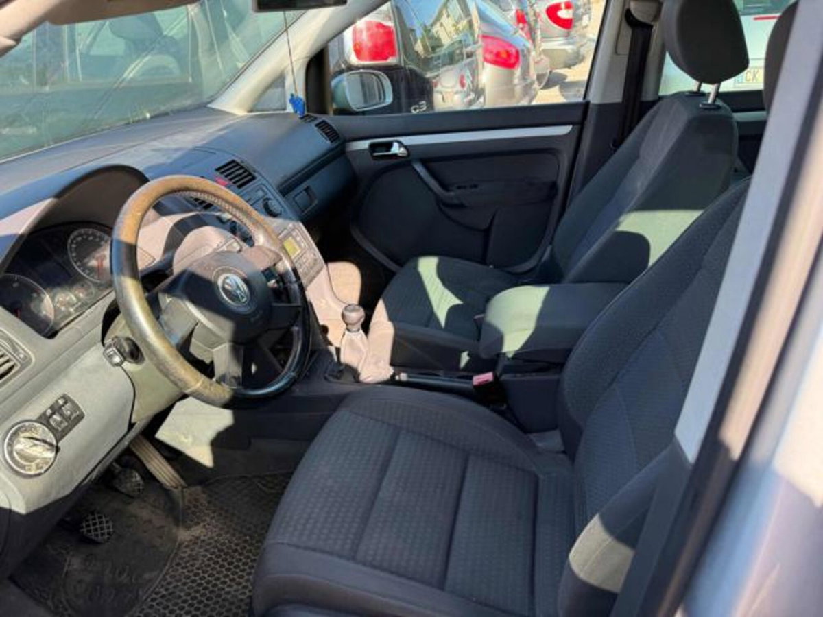 Volkswagen Touran 16V TDI Highline (16)