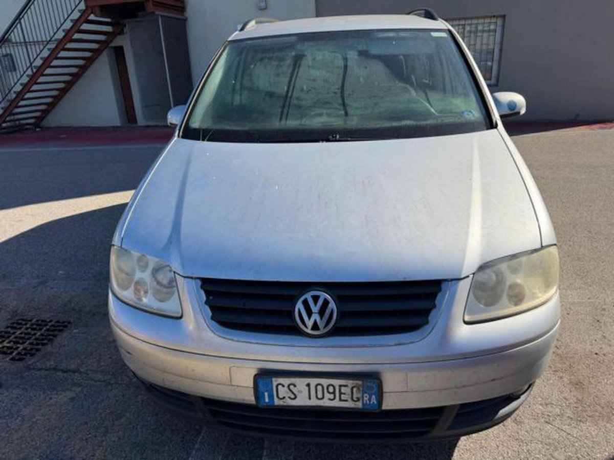 Volkswagen Touran 16V TDI Highline (2)