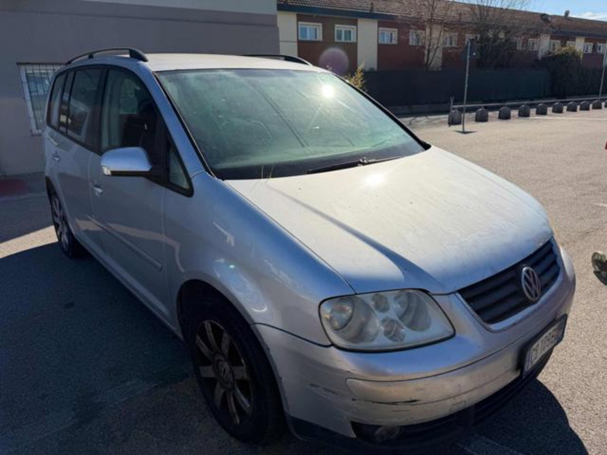 Volkswagen Touran 16V TDI Highline (3)