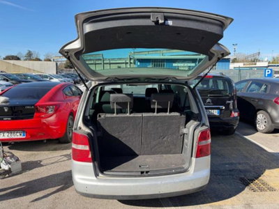 Volkswagen Touran 16V TDI Highline (4)