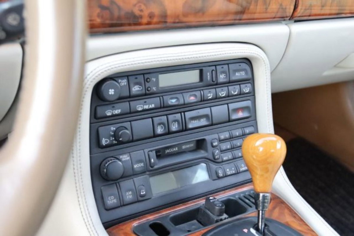 Jaguar XK8 4.0 Convertibile (13)
