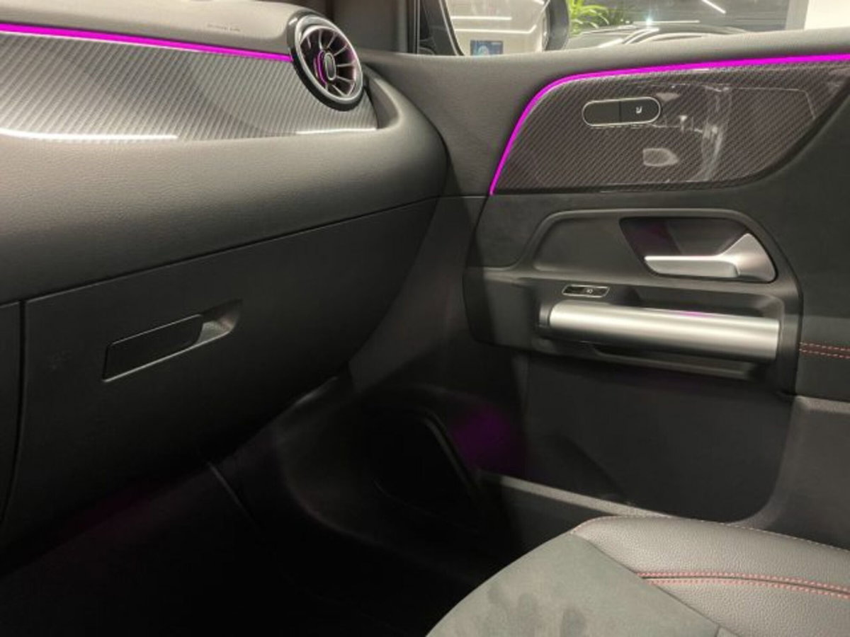 Mercedes-Benz Classe B 200 d Premium (13)