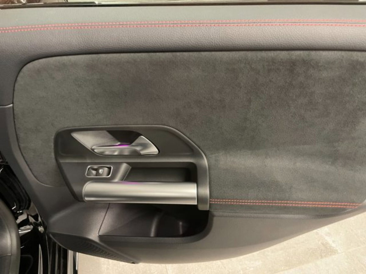 Mercedes-Benz Classe B 200 d Premium (15)