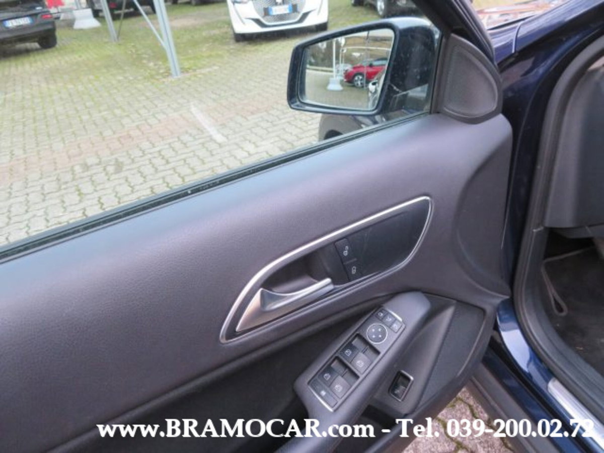Mercedes-Benz GLA SUV 180 d Automatic Sport (11)