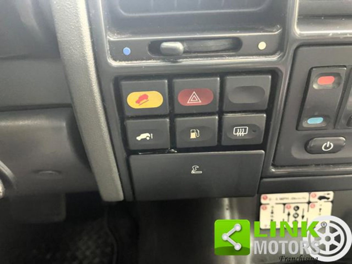 Land Rover Discovery 2.5 Td5 5 porte Vogue (20)