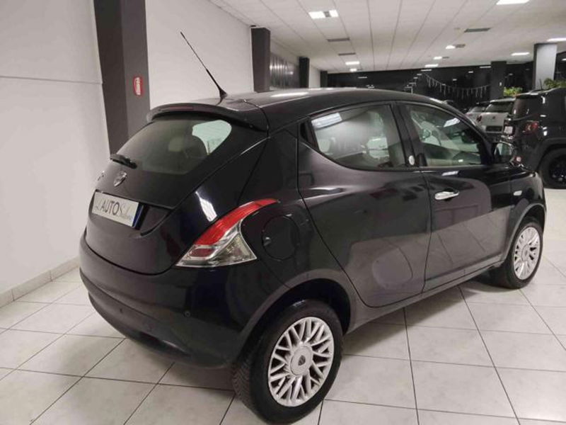 Lancia Ypsilon 0.9 TwinAir 85 CV 5 porte Metano Ecochic Platinum