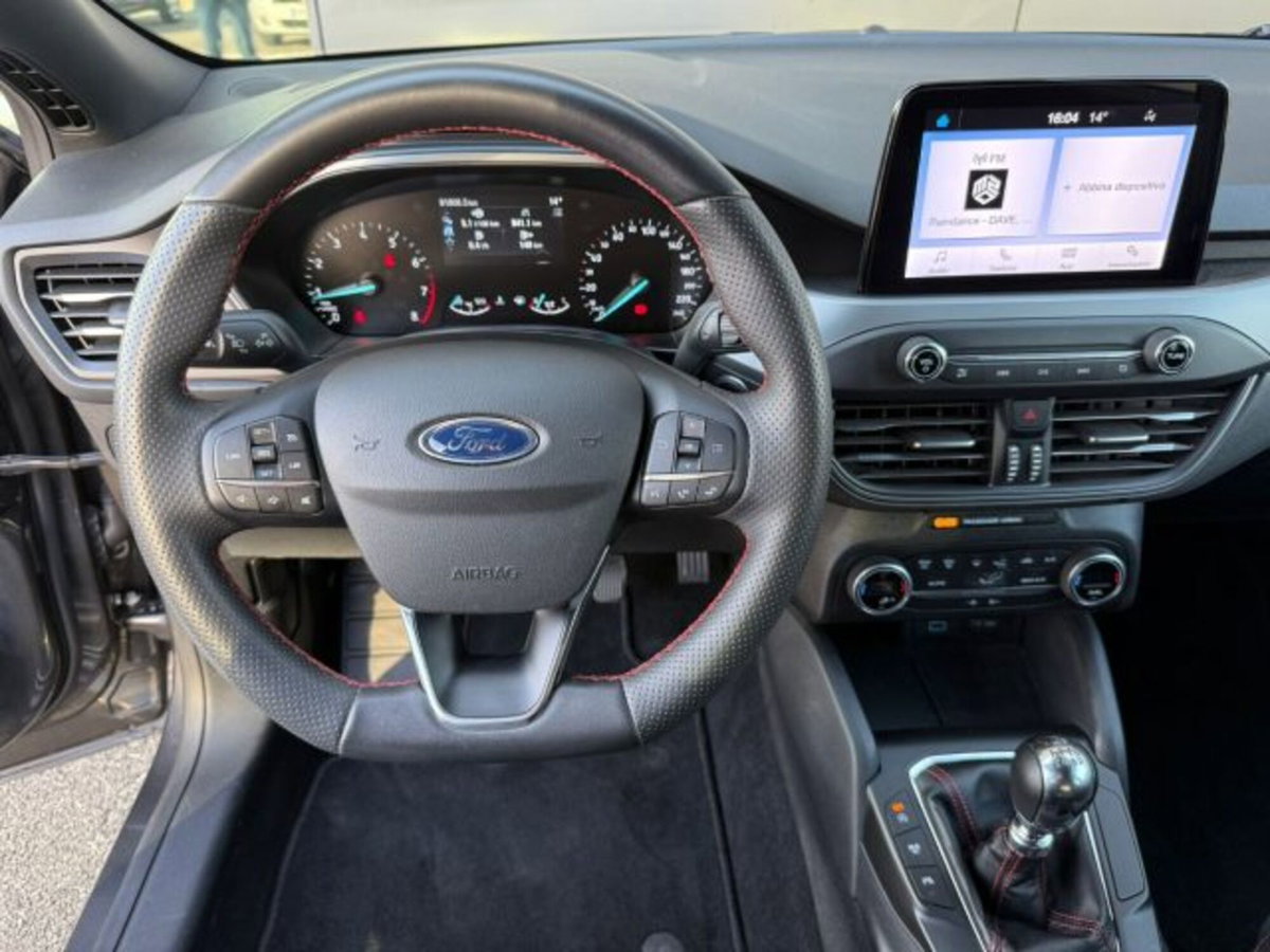 Ford Focus 1.0 EcoBoost Hybrid 125 CV Power. 5p. ST-Line Design (9)