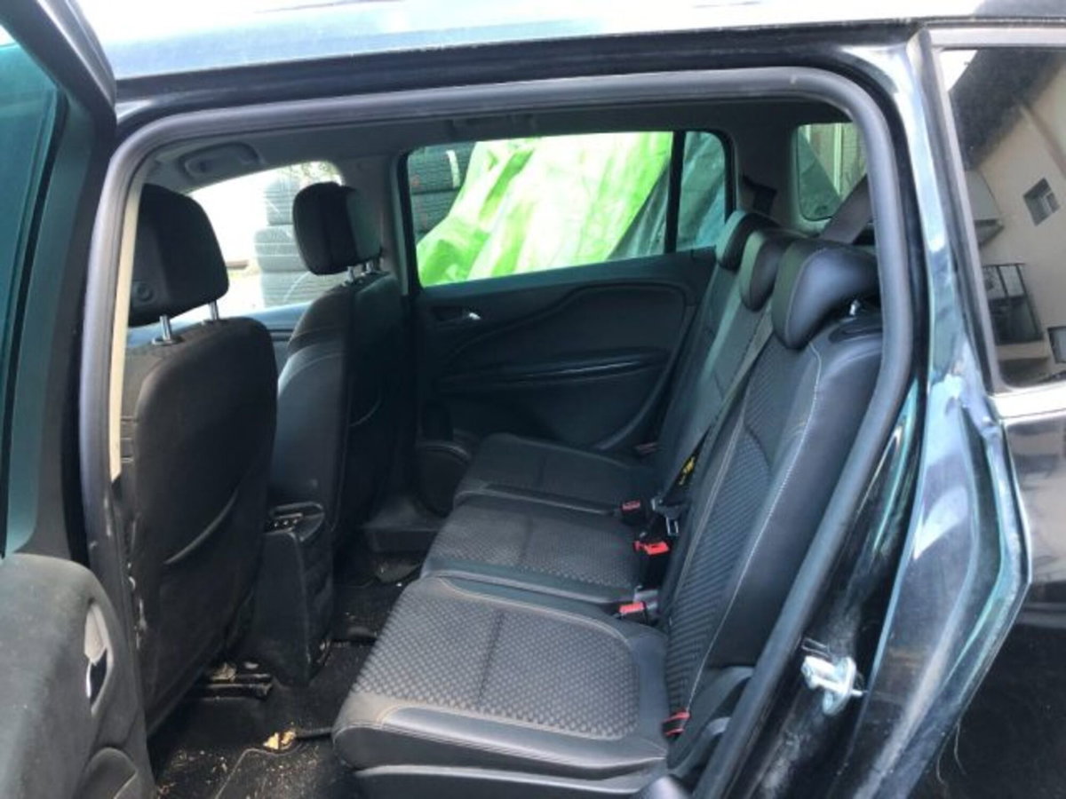 Opel Zafira Tourer 2.0 CDTi 130CV aut. Cosmo (6)