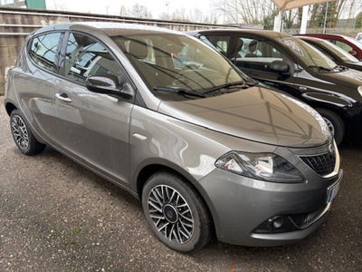 Lancia Ypsilon 1.0 FireFly 5 porte S&S Hybrid Ecochic Silver usata