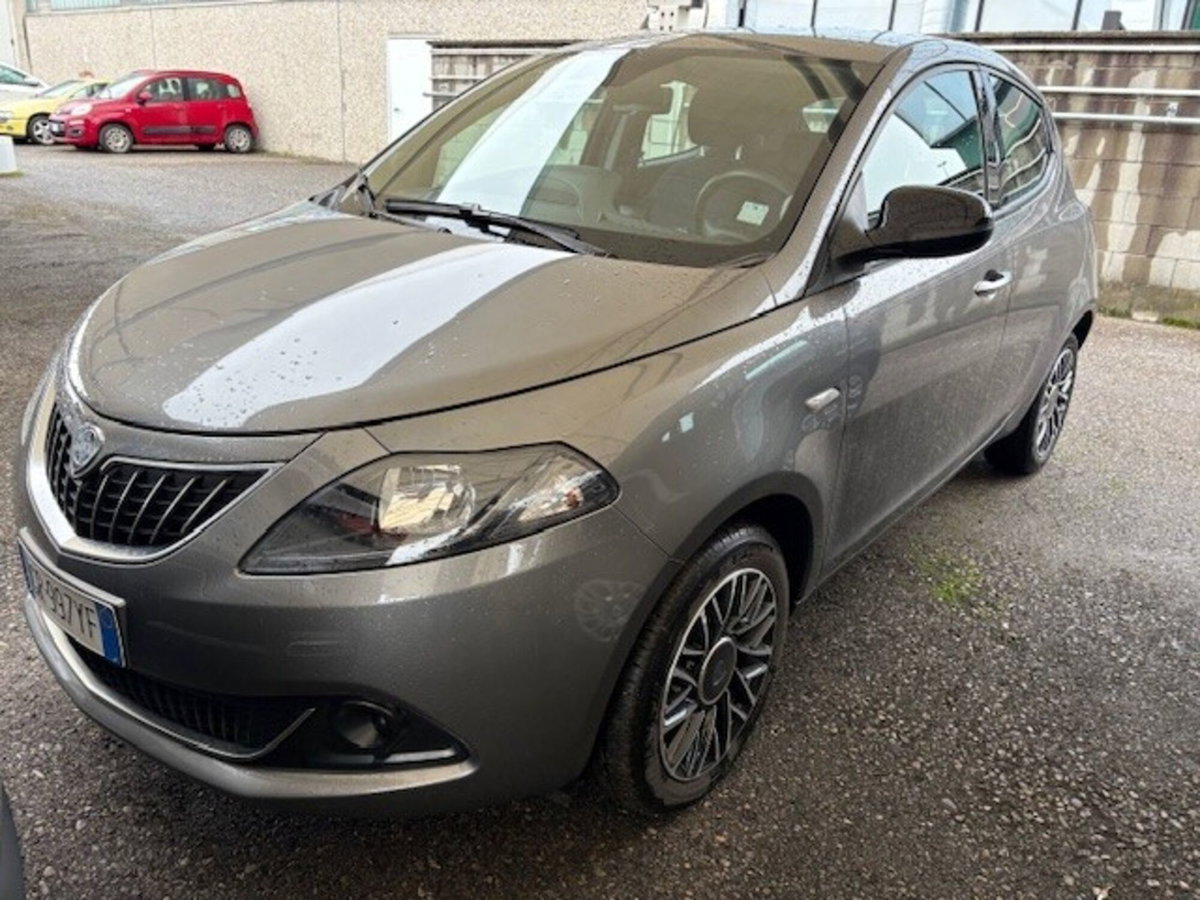 Lancia Ypsilon 1.0 FireFly 5 porte S&S Hybrid Ecochic Silver (6)