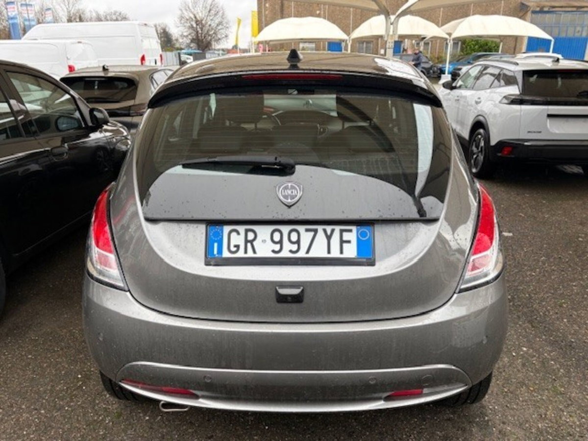 Lancia Ypsilon 1.0 FireFly 5 porte S&S Hybrid Ecochic Silver (9)