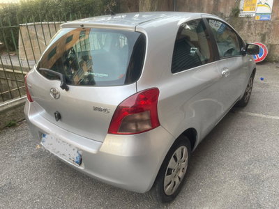 Toyota Yaris 1.0 3 porte (4)