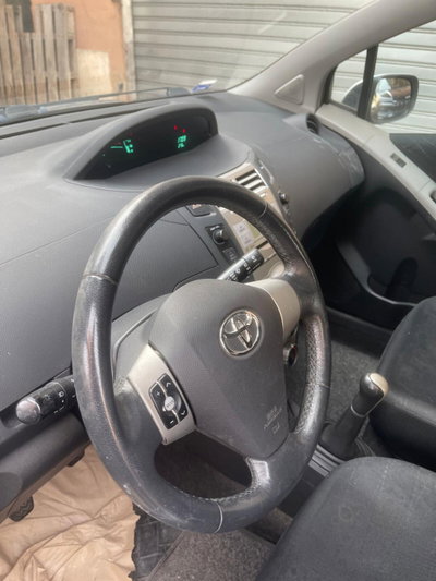 Toyota Yaris 1.0 3 porte (6)