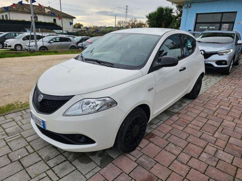 Lancia Ypsilon 1.2 69 CV 5 porte Elefantino Blu