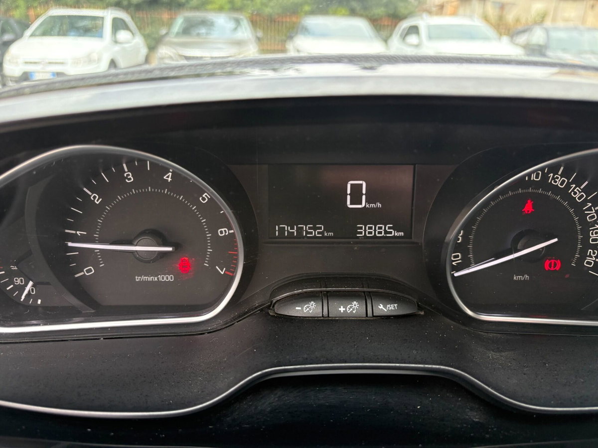 Peugeot 208 Turbo 110 EAT6 S&S 5 porte Allure (12)