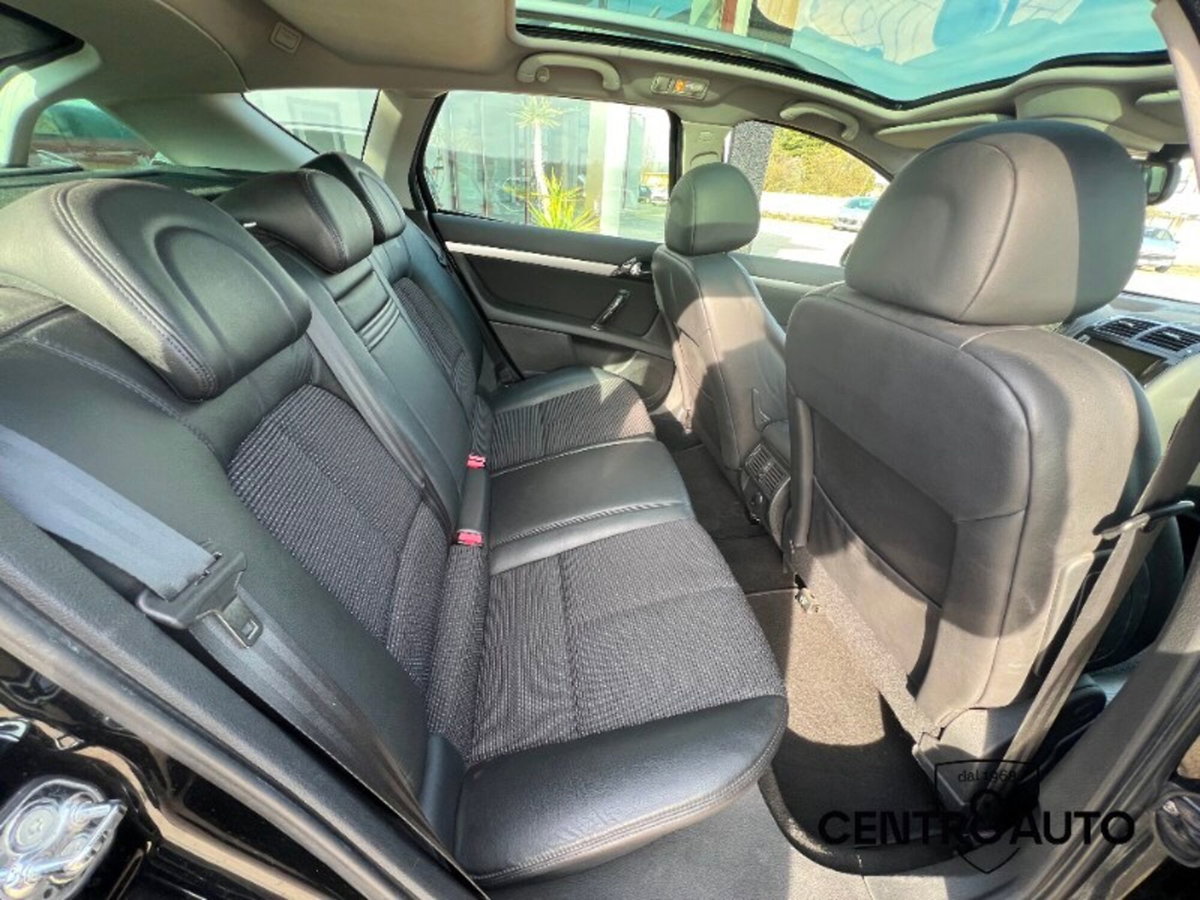 Peugeot 407 SW 2.2 HDi Ciel Féline (13)