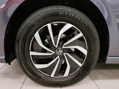 Volkswagen Polo 1.0 tsi Life 95cv dsg (9)