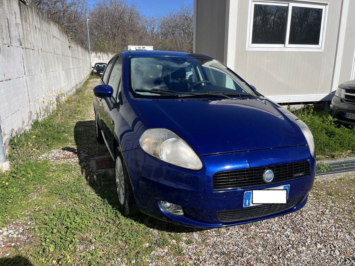 Fiat Grande Punto 1.3MJT 90 5p.Van Dynam. 4pt (2)