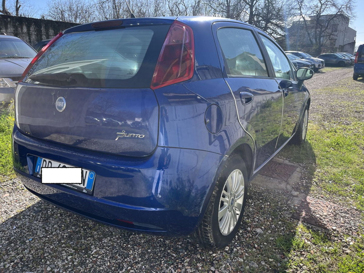 Fiat Grande Punto 1.3MJT 90 5p.Van Dynam. 4pt (3)