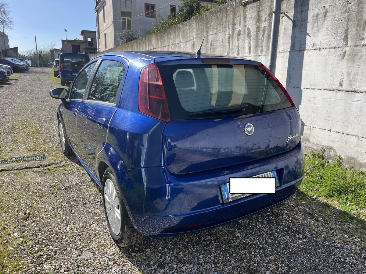 Fiat Grande Punto 1.3MJT 90 5p.Van Dynam. 4pt (4)