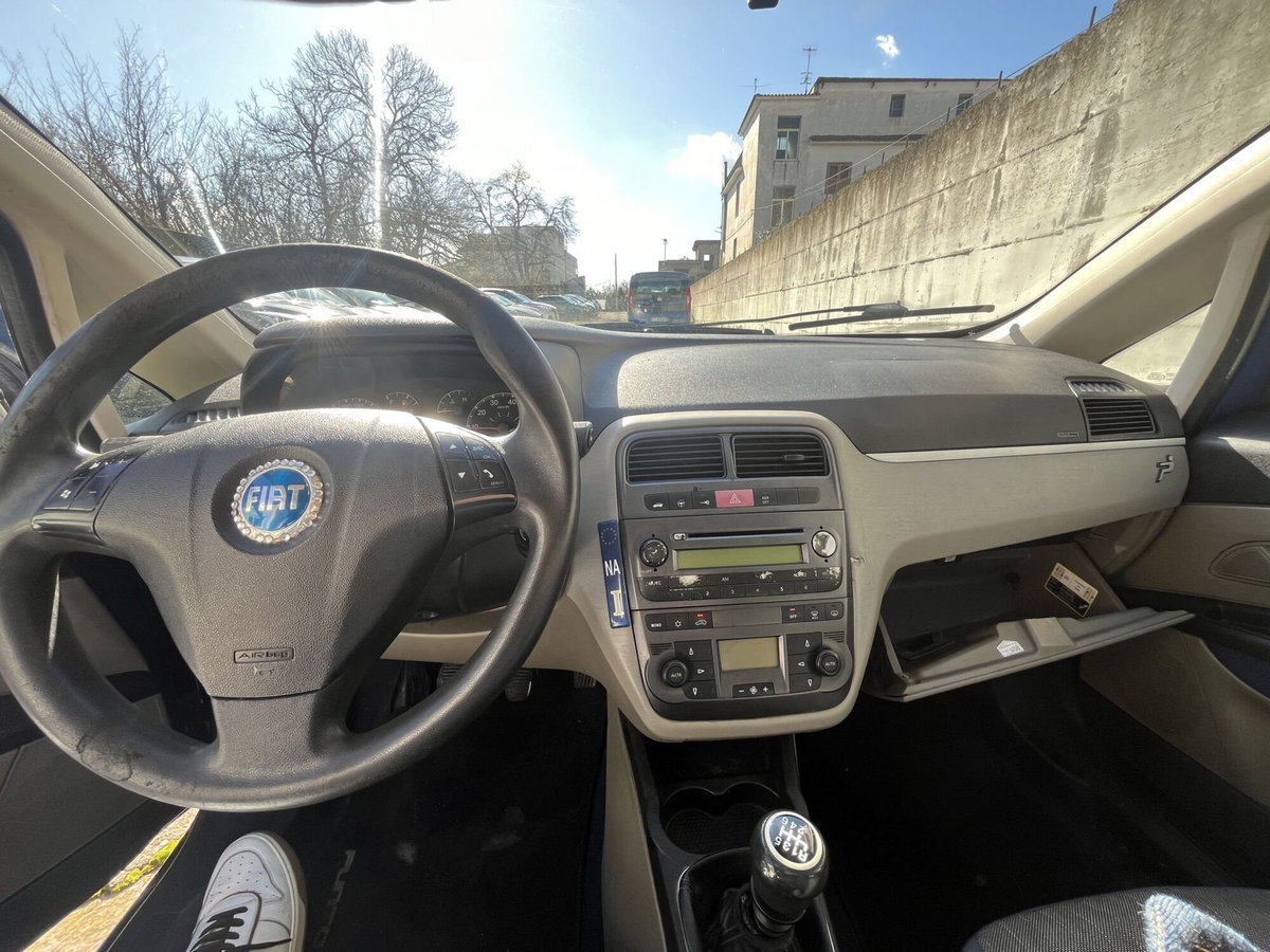 Fiat Grande Punto 1.3MJT 90 5p.Van Dynam. 4pt (5)